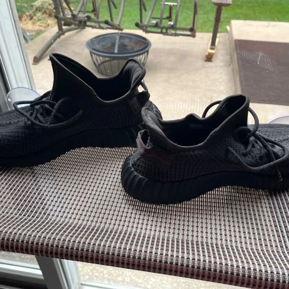 Yeezy Black Non-reflective Size 11US ( Wore them a couple times) Yeezy Black Non-reflective Size 11US ( Wore them a couple times) main image 2